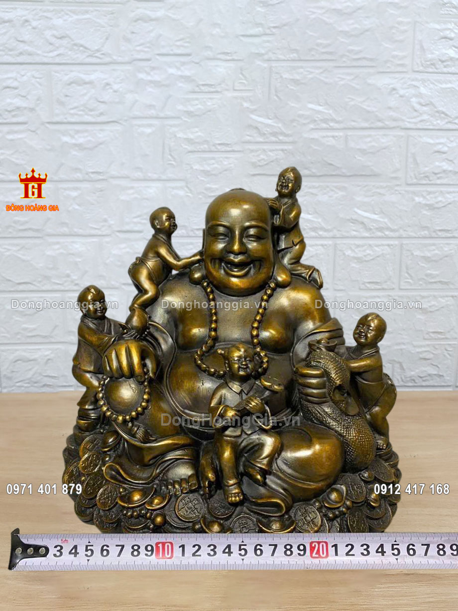 Từng đường nét trên pho tượng Di Lặc Ngũ Phúc được chế tác tinh xảo